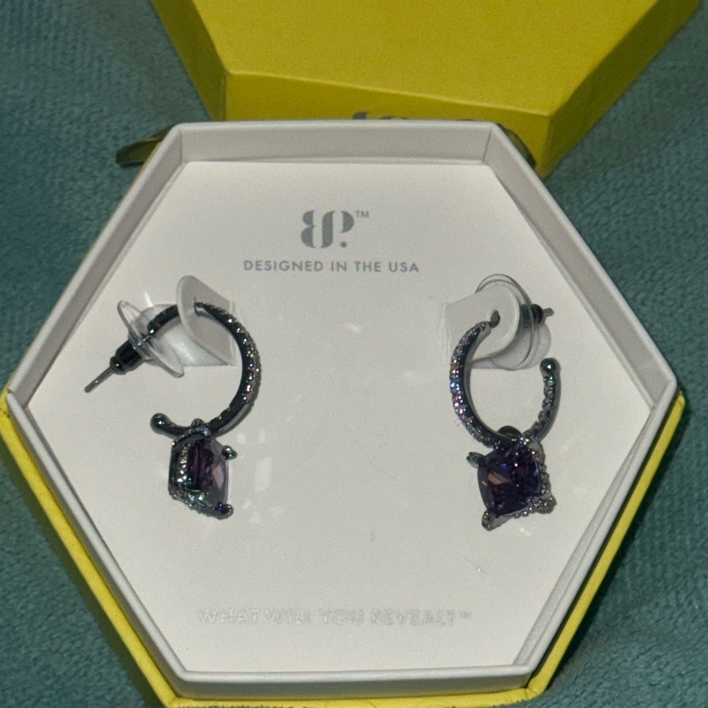 Bomb Party BP Earrings ER77724
Wishing You Happiness Main Stone: Amethyst Cubic